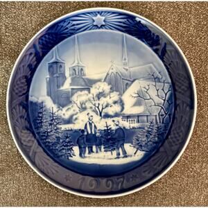 1997 Royal Copenhagen Christmas Plate "Roskilde Cathedral"
